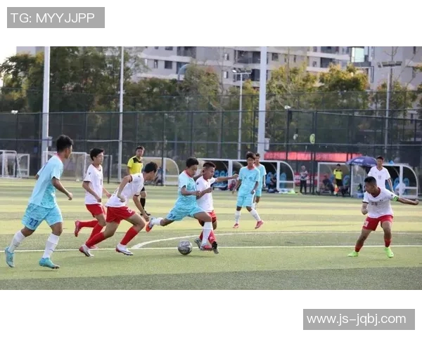 成都足球队比赛经验引发热议球迷对战术选择和球员表现各执己见 成都足球队比赛经验引发热议球迷对战术选择和球员表现各执己见