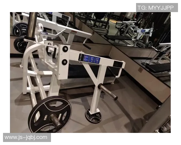 黄金胸肌锻造计划：器械选择与动作组合秘籍